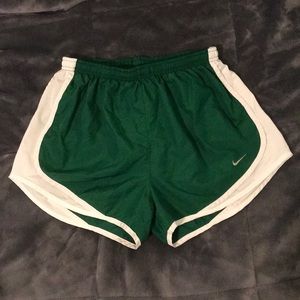 Nike women’s dri-fit Medium Tempo shorts